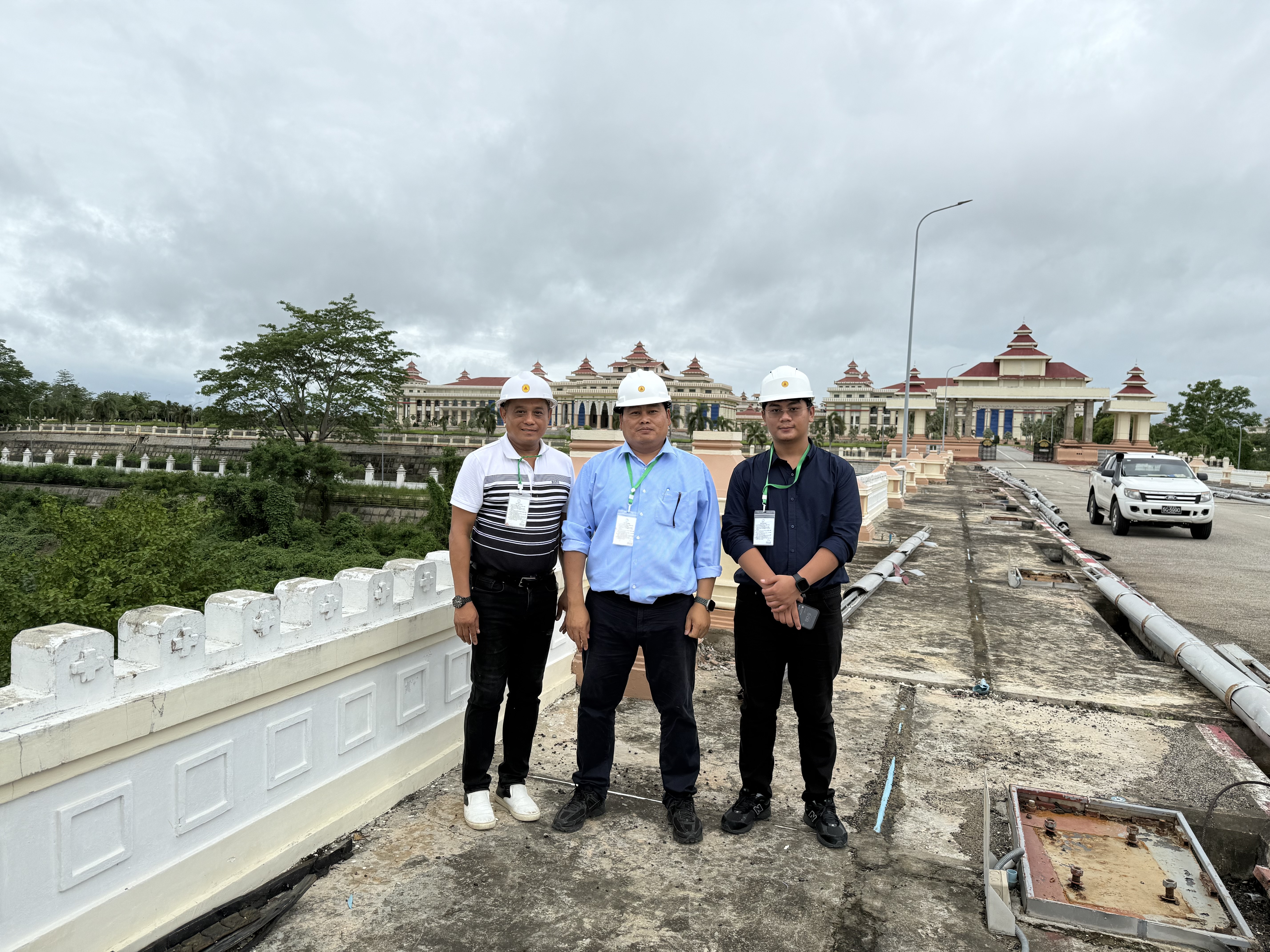 ဦးဖြိုးကိုကိုတင့်ဆန်းနှင့် လုပ်ငန်းခွင်အဖွဲ့၏ မှတ်တမ်းပုံ